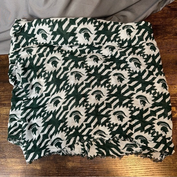 ZooZatZ Scarf Womens Green White Viscose Spartan Logo Infinity Heathering Fringe - Picture 1 of 6
